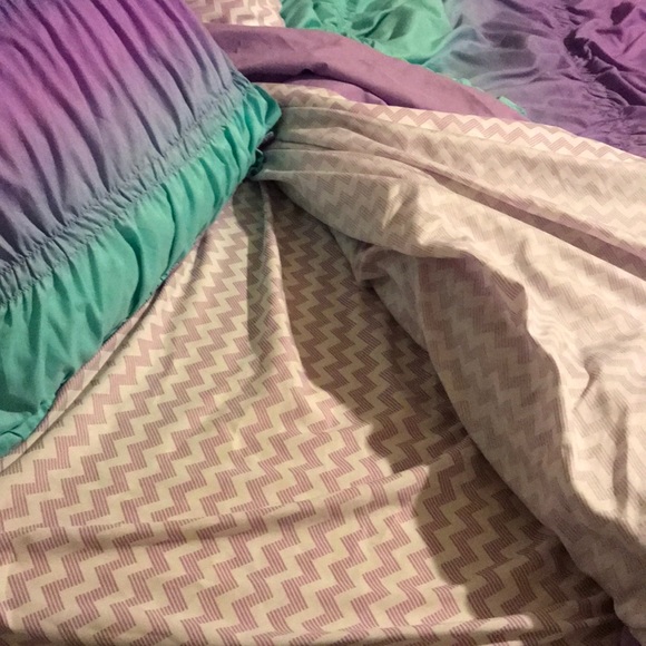 Queen size purple and blue bedding - Picture 2 of 4